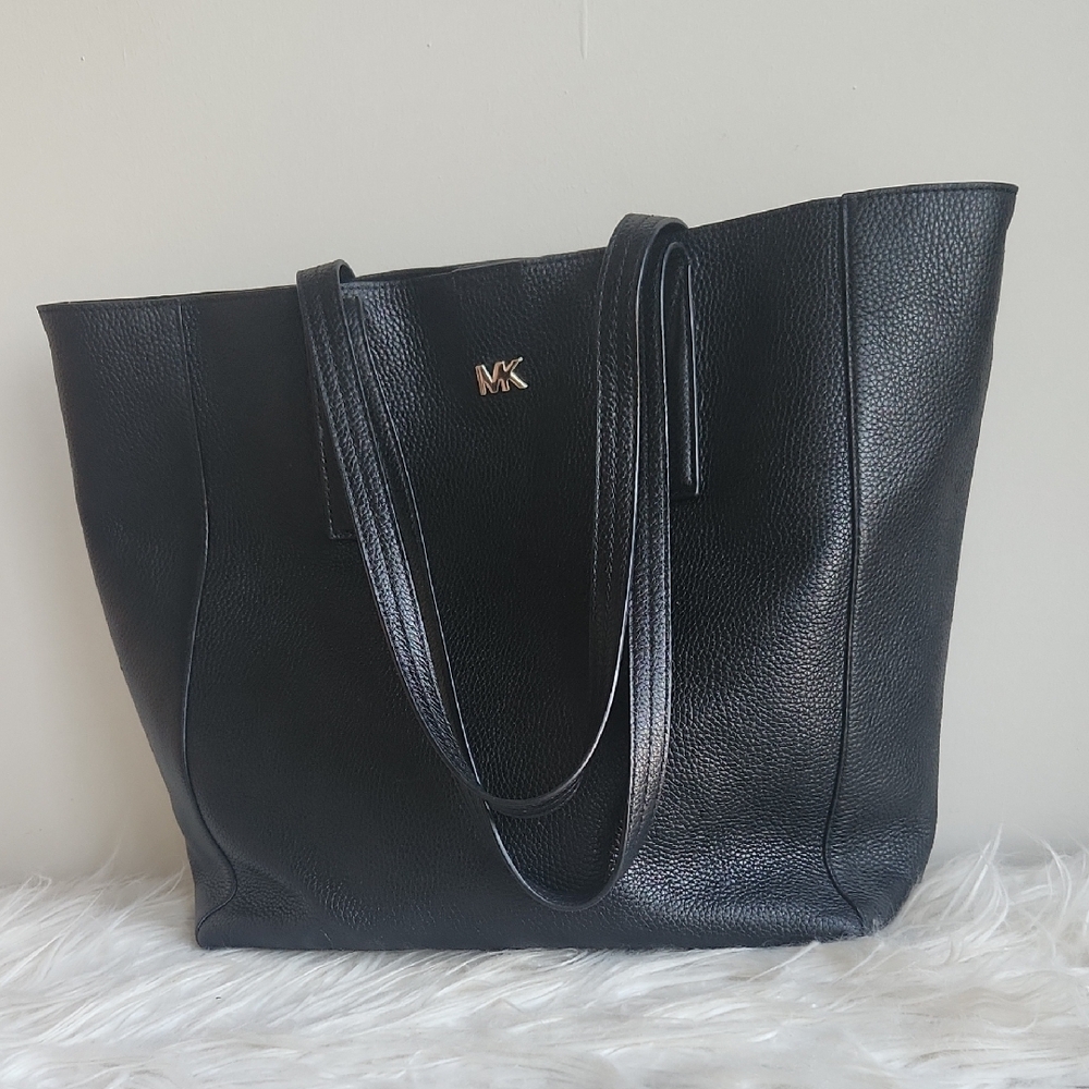 Michael Kors Elegant Black Tote - Picture 2 of 12
